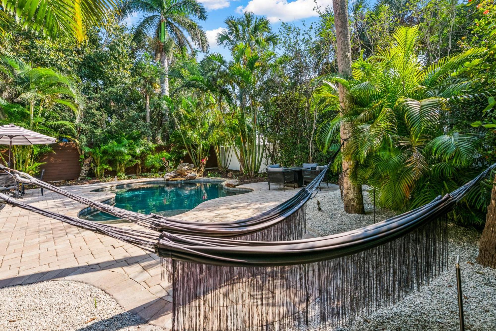 Sandy Pants - Designer Beach Chic Home Steps To Beach Backyard Oasis W Heated Pool Anna Maria Ngoại thất bức ảnh