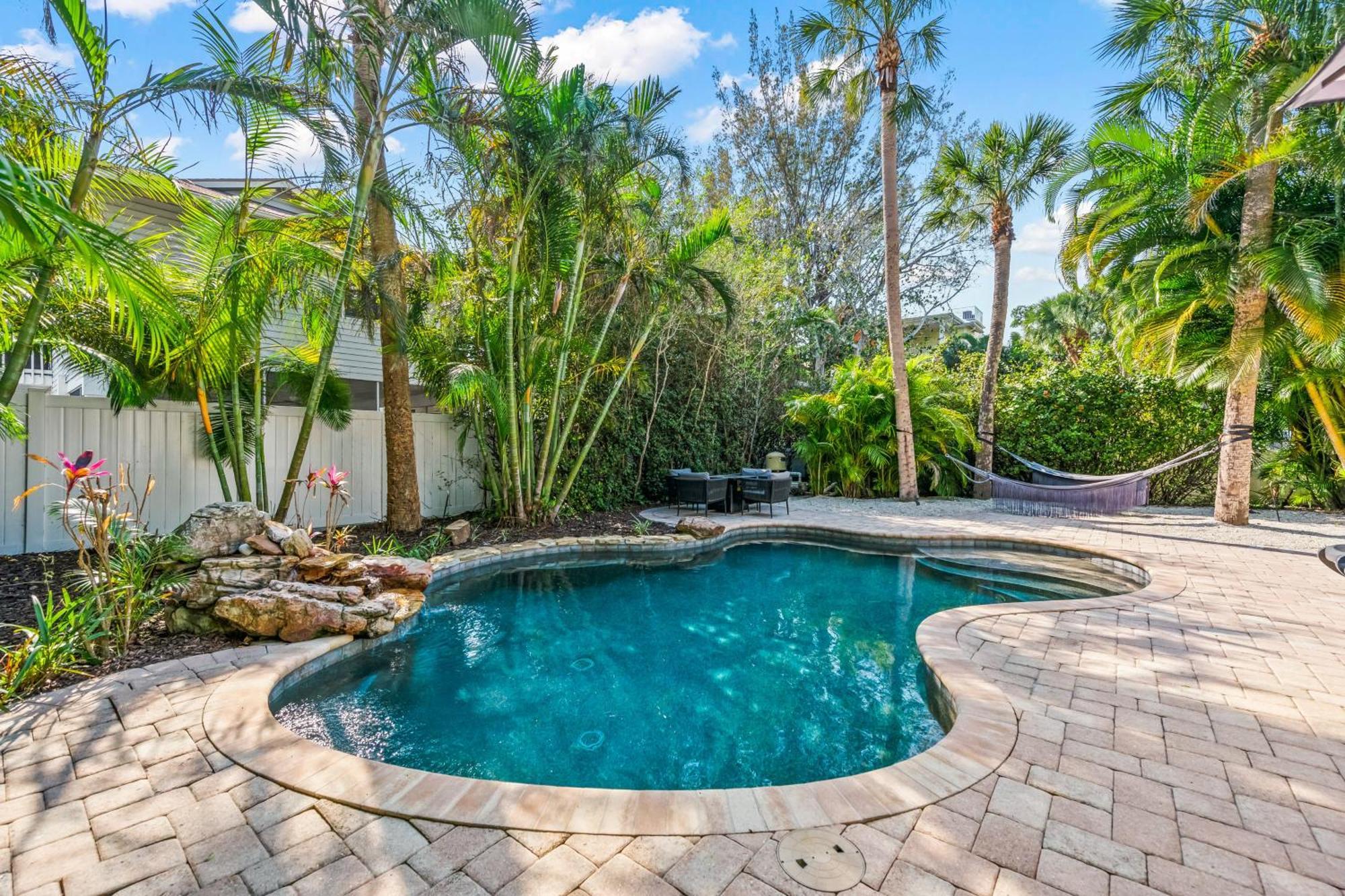 Sandy Pants - Designer Beach Chic Home Steps To Beach Backyard Oasis W Heated Pool Anna Maria Ngoại thất bức ảnh